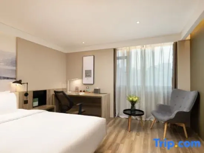 Standard Double room with street view