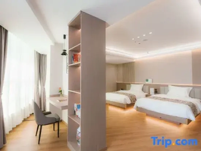 Suite with mountain view