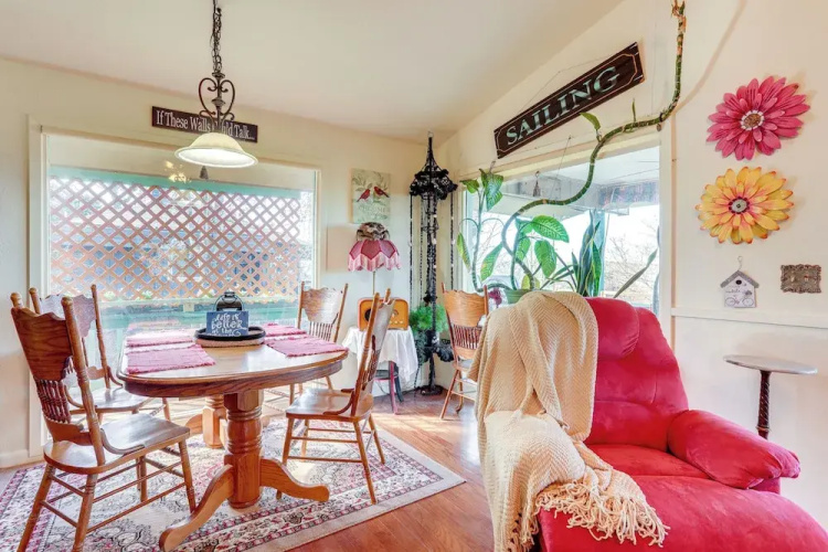 'the Treehouse' in Cherokee Village: Deck & Views
