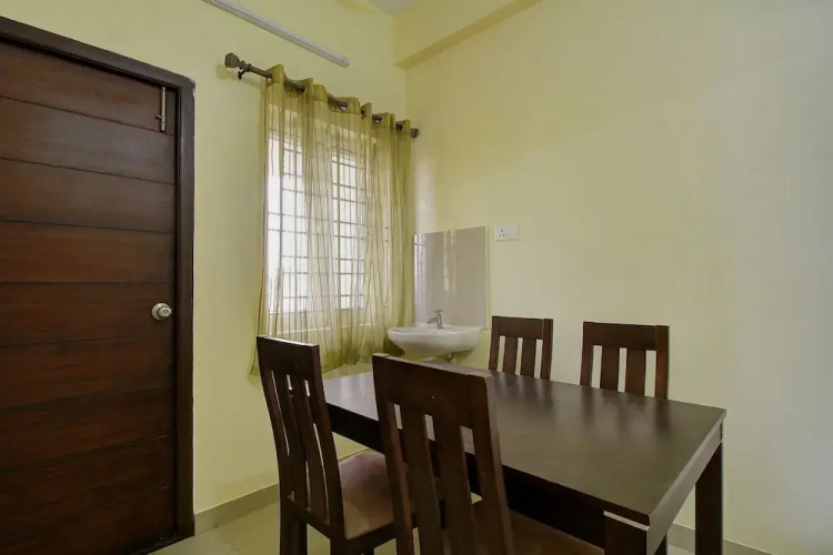 OYO 22536 Vishaak Inn