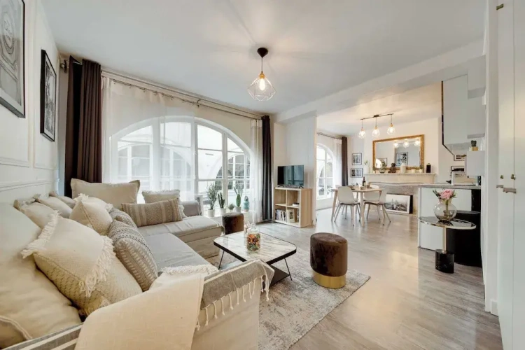 Deluxe Apartment