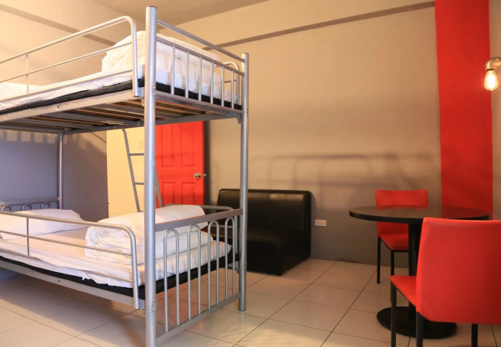 Warm House Hualien Hostel Backpacker(Over Head Hostel)