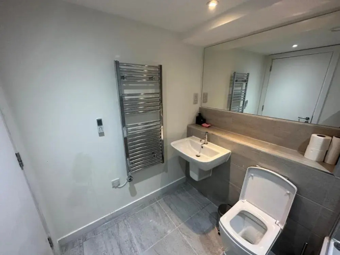 Central Trafford Apartment Free Parking