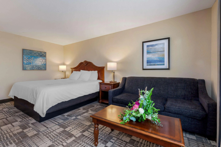 Best Western Plus Dubuque Hotel & Conference Center