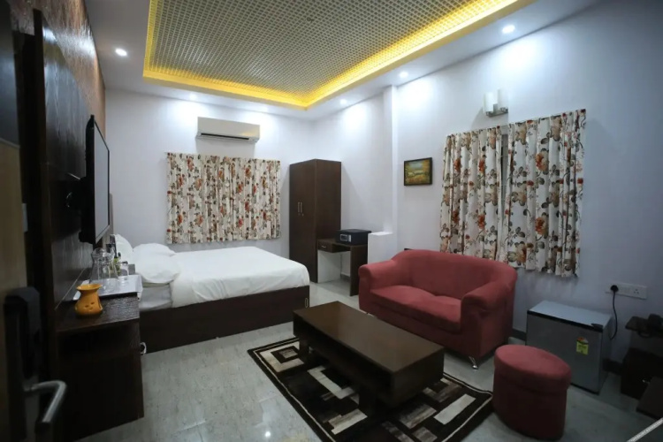 Domus Regency by ShriGo Hotels