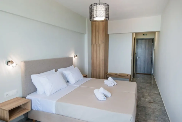 Twin Junior Suite with balcony and with city view