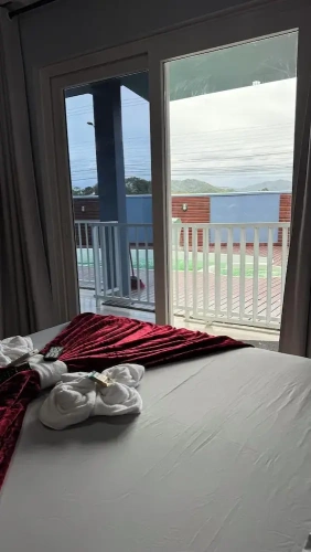 Standard Triple room with pool view
