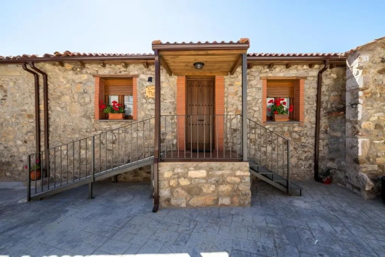2 Bedrooms Cottage