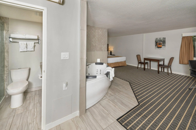 Clarion Pointe photo 9