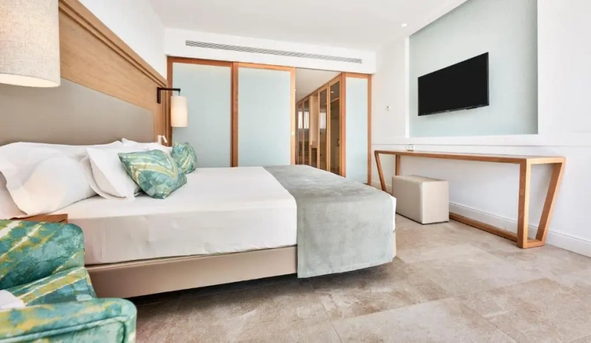 Superior Swim Up Family Suite