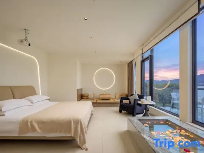 Standard Double room with balcony and with lake view