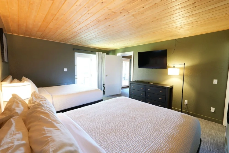 Quadruple Suite