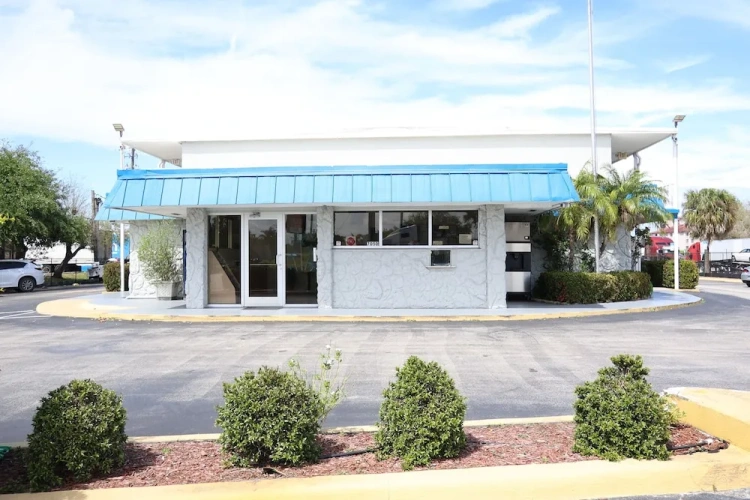 Crossroads Inn