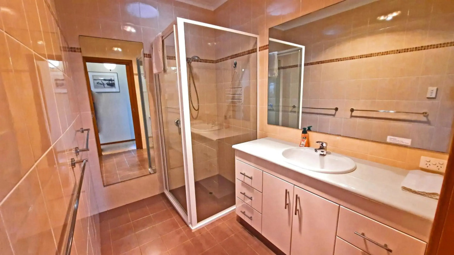 Captains on-the-seafront - 4 br stunning sea views