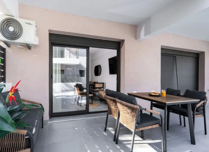 1 Bedroom Deluxe Apartment with pool view