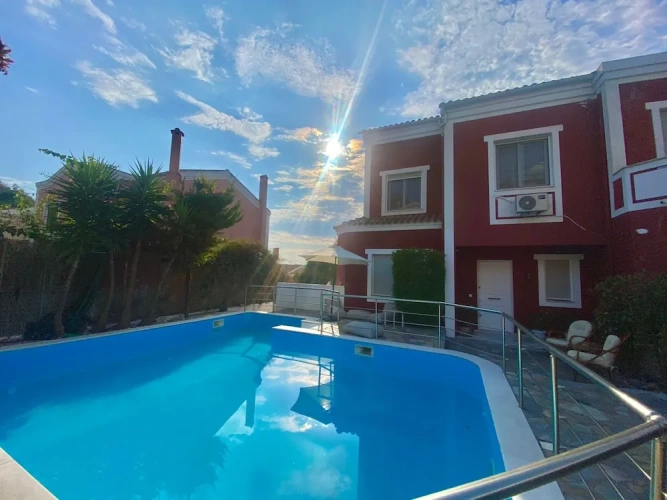 3 Bedrooms Villa