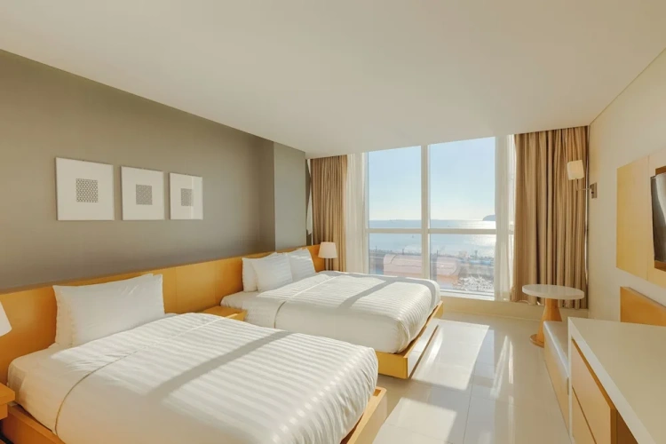 Deluxe Twin Family room with ocean view
