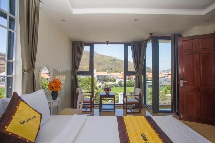 Deluxe room with mountain view