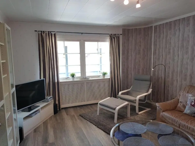 5 Bedrooms Cottage