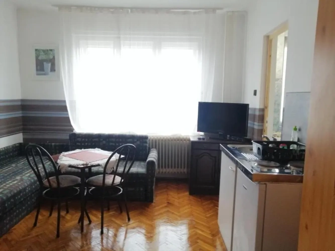 Economy Triple room