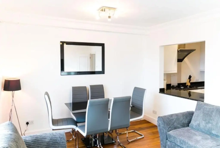 2 Bedrooms Apartment