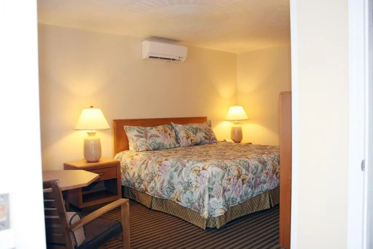 Lake Front Hotel