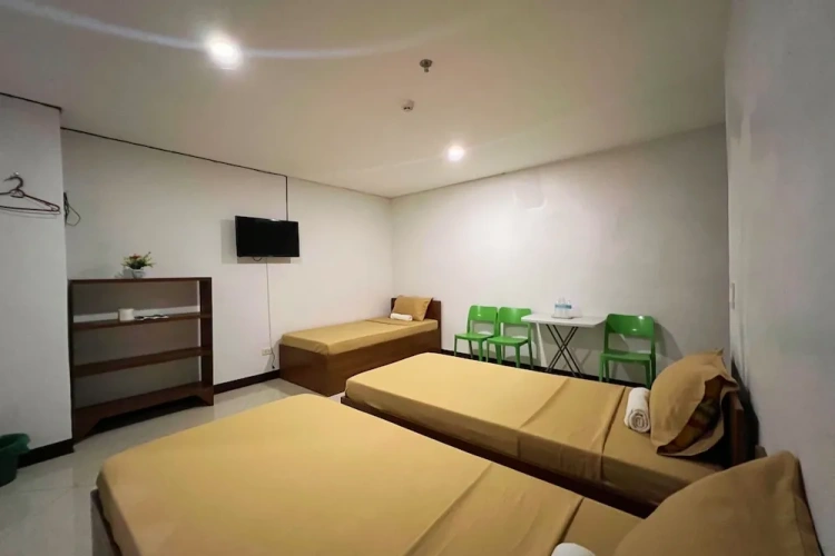 Standard Triple room