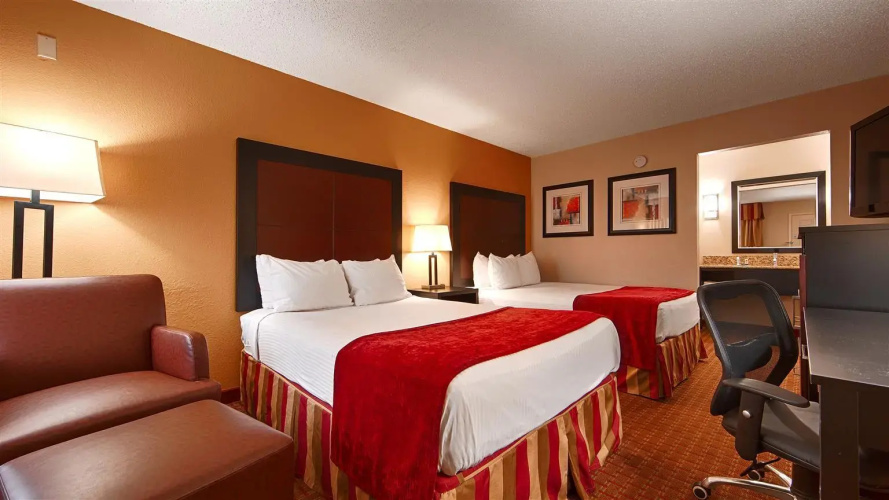 Clarion Pointe Independence - Kansas City
