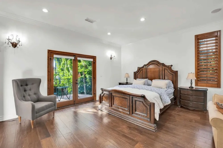 5 Bedrooms Cottage with balcony