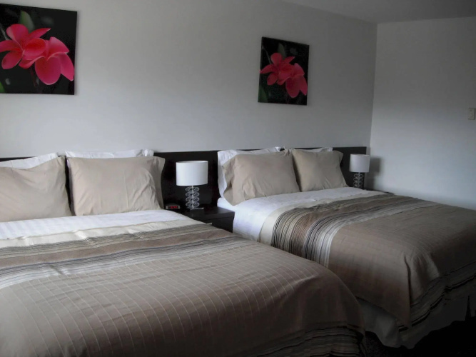 Crescent Motel