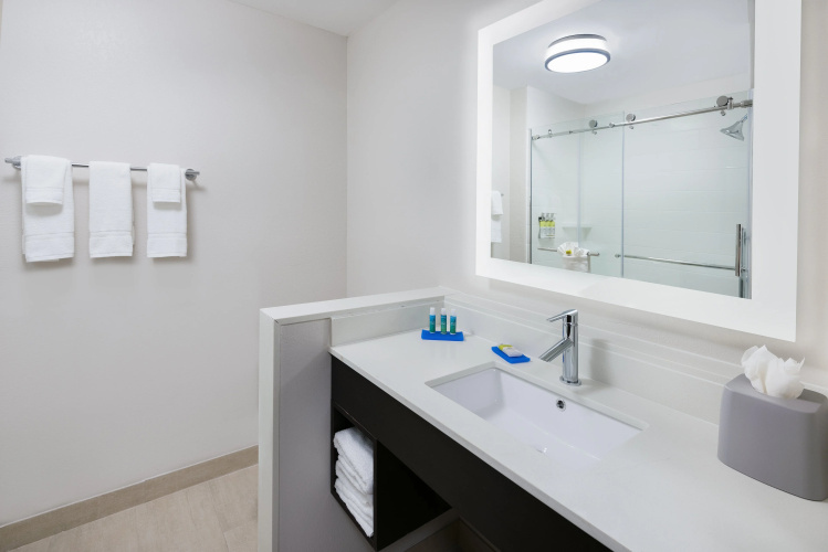 Holiday Inn Express Missouri City West photo 9