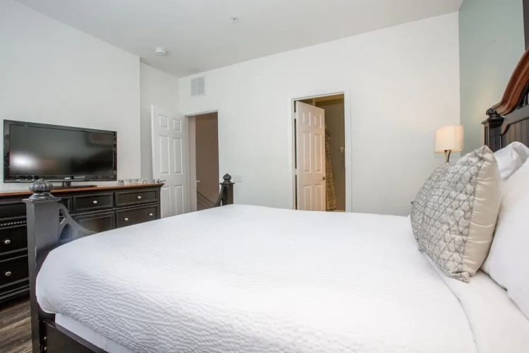 Oasis Escape Townhome 3 Bedroom Condo by Redawning