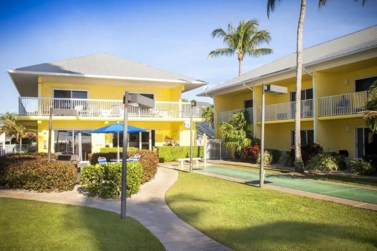Deluxe Quadruple Suite beachfront