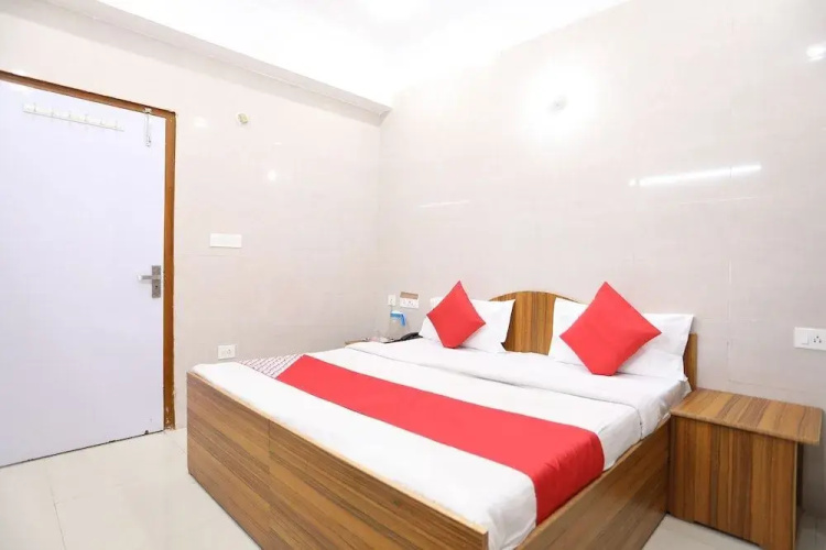 Shree Raghuvar Dham by OYO Rooms
