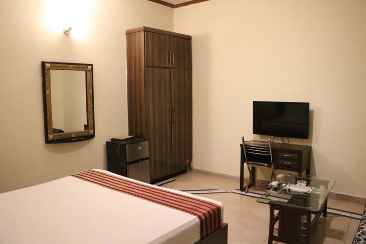 Lotus 1 Hotel