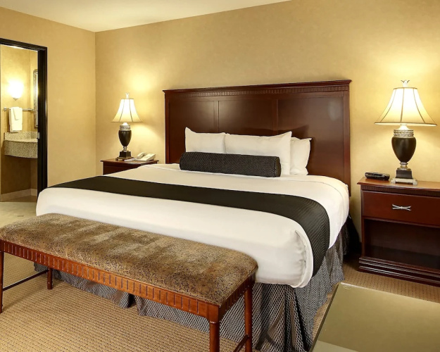 The Grand Hotel - Salem