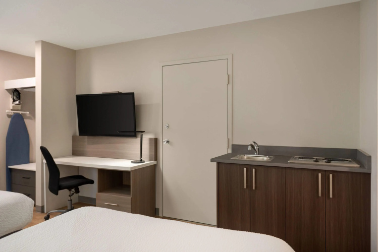 Days Inn by Wyndham Kelowna photo 6