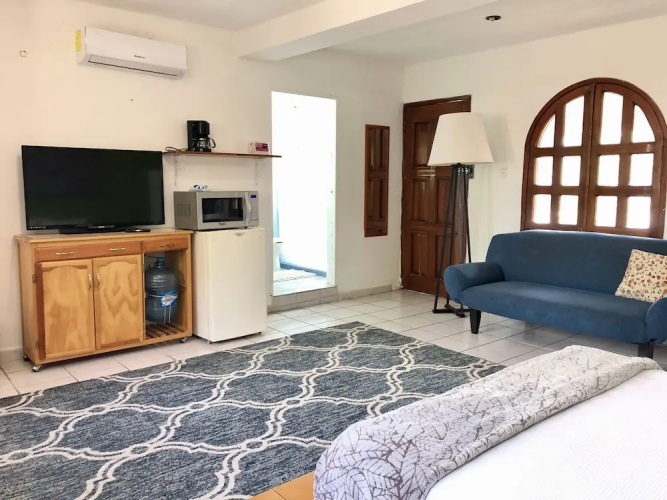 Downtown Studio for 2, near market 28, AC!