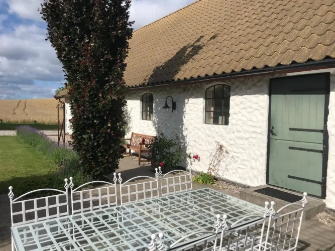 2 Bedrooms Cottage