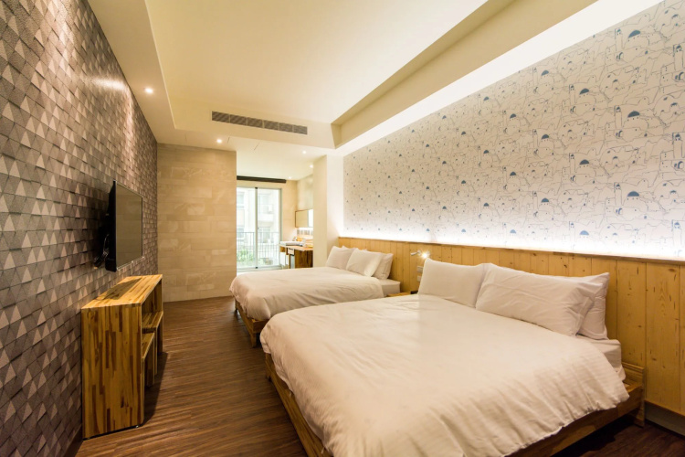 Treehouse Hostels