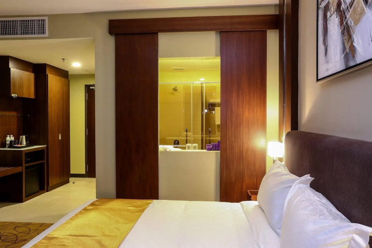Metro Hotel