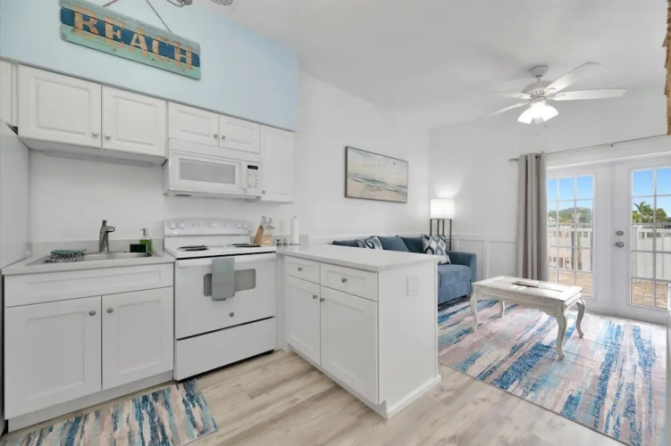 Waterfront Pet Friendly Boat Dock Walk 2 Beach