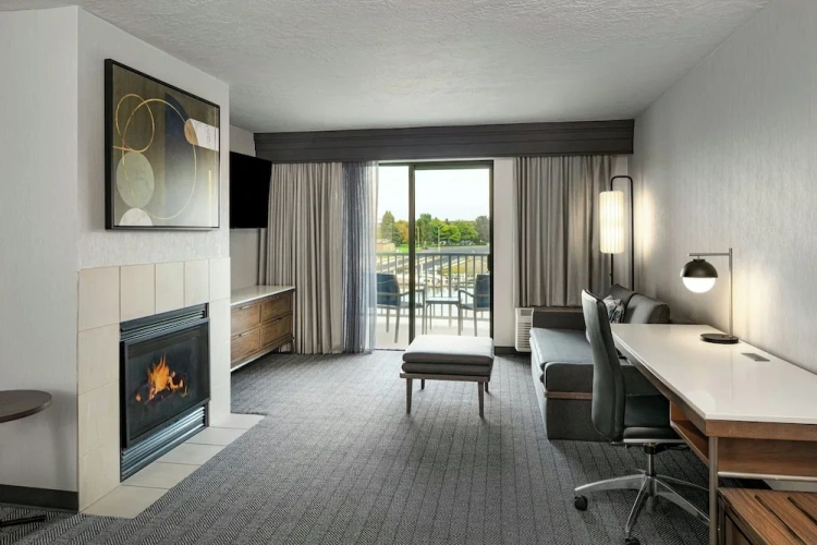 1 Bedroom Suite with water view