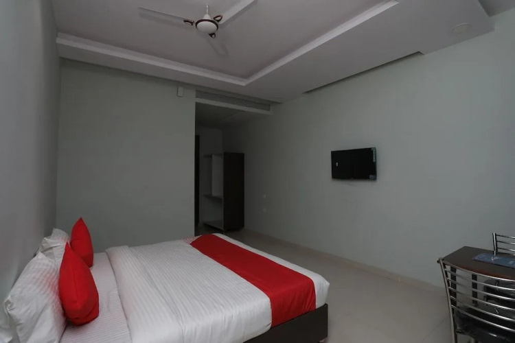 Oyo 18314 Hotel Kailash Mansarovar And Banquet Hall