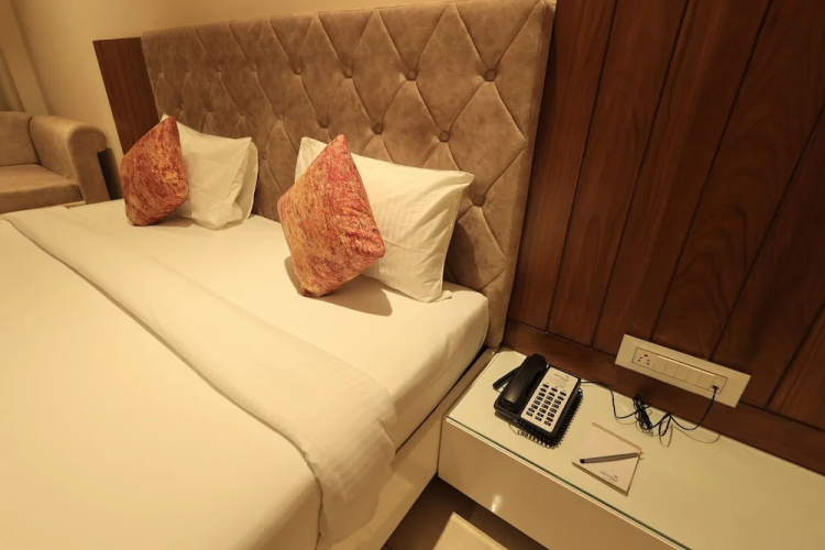 Krishna Hotel And Resort