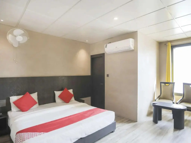 Hotel Cayman by OYO Rooms