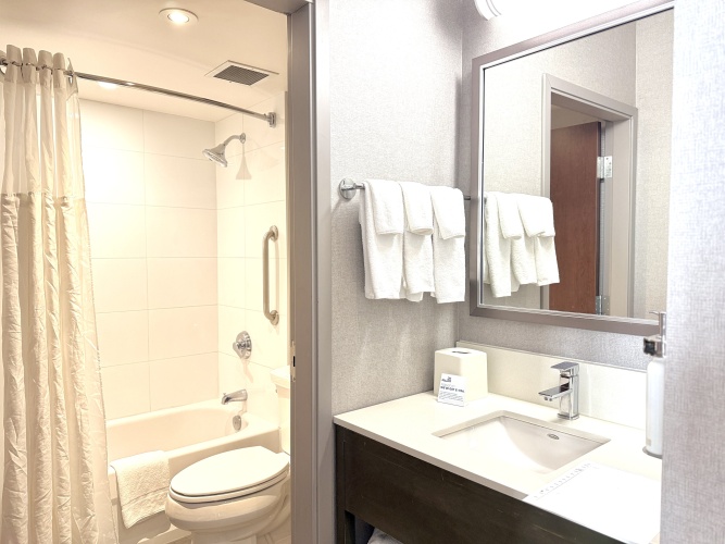 Holiday Inn Express & Suites Riverport Richmond photo 9