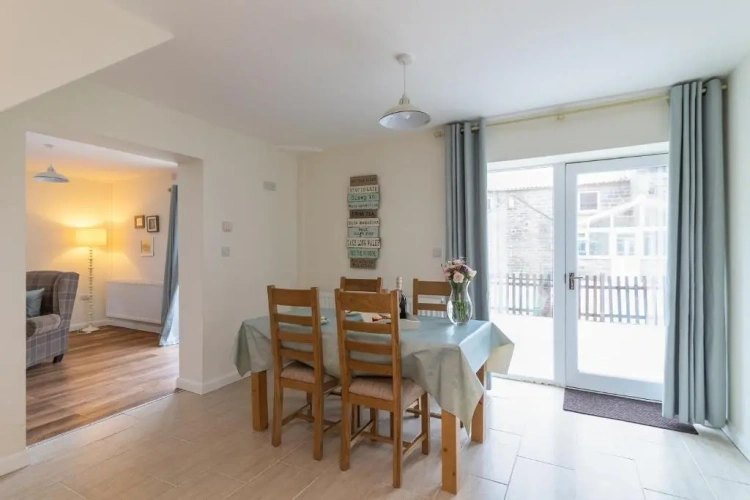 2 Bedrooms Cottage