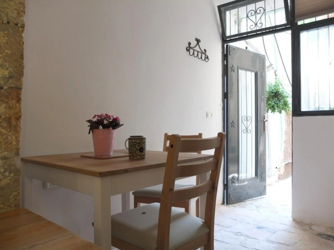 Central old stone Jerusalem apartment