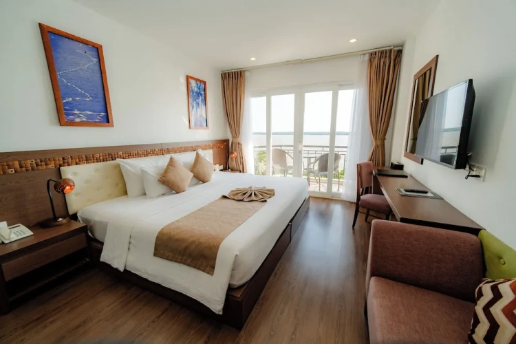Deluxe Double room with balcony and with river view